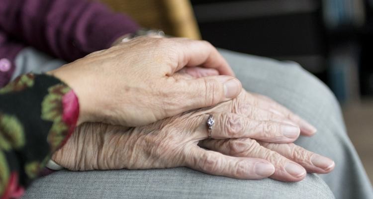 Rezsiemelkedés: kilátástalan helyzetbe kerülhet sok nyugdíjas