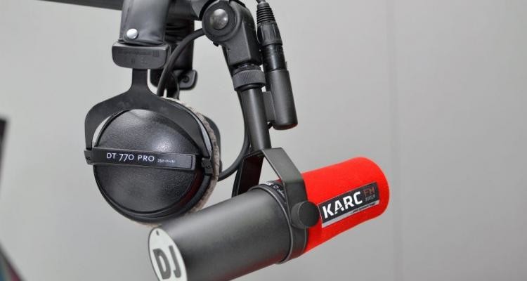 Nyugdíjról a Karc FM rádióban