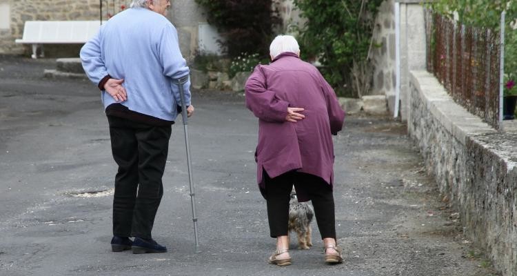 A nyugdíjas társadalom rövidebb távon nyer, az egész társadalom hosszabb távon veszíthet a 13. havi nyugdíjjal