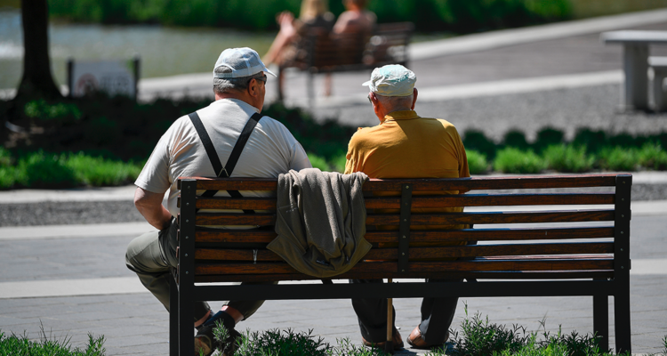 Veszedelmes tempóban szakad szét a nyugdíjas társadalom